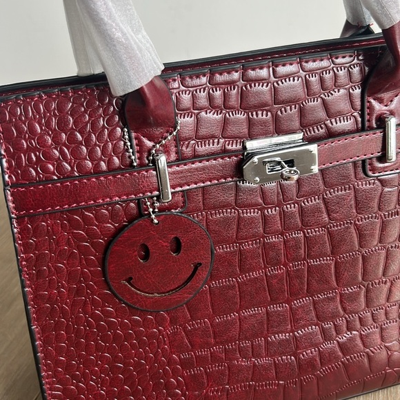 Faux Croc Burgandy Crossbody Handbag NWT - Picture 4 of 17